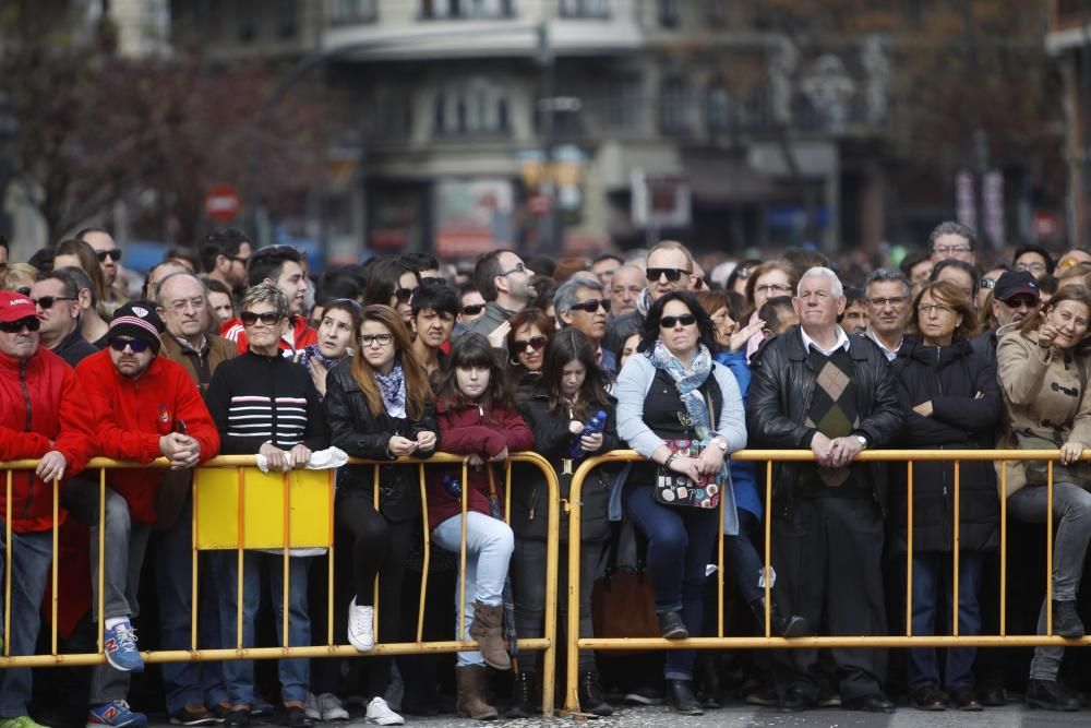 Ambientazo en la mascletà del día de la Crida