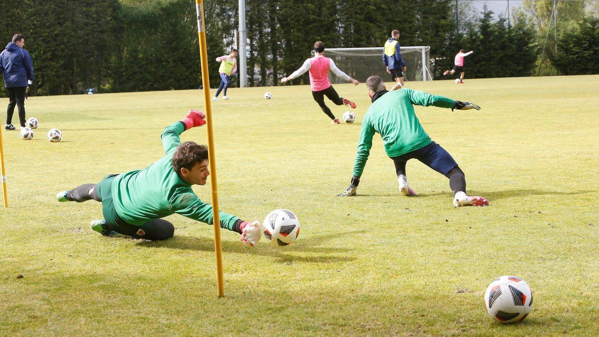 Jugadores de la SD Compostela durante un entrenamiento