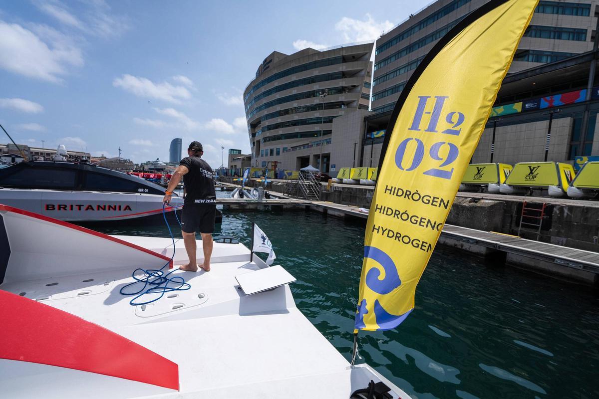 Revolución en la navegación: Barcelona ya ve volar a los primeros barcos de hidrógeno de cero emisiones, promovidos por la Copa América