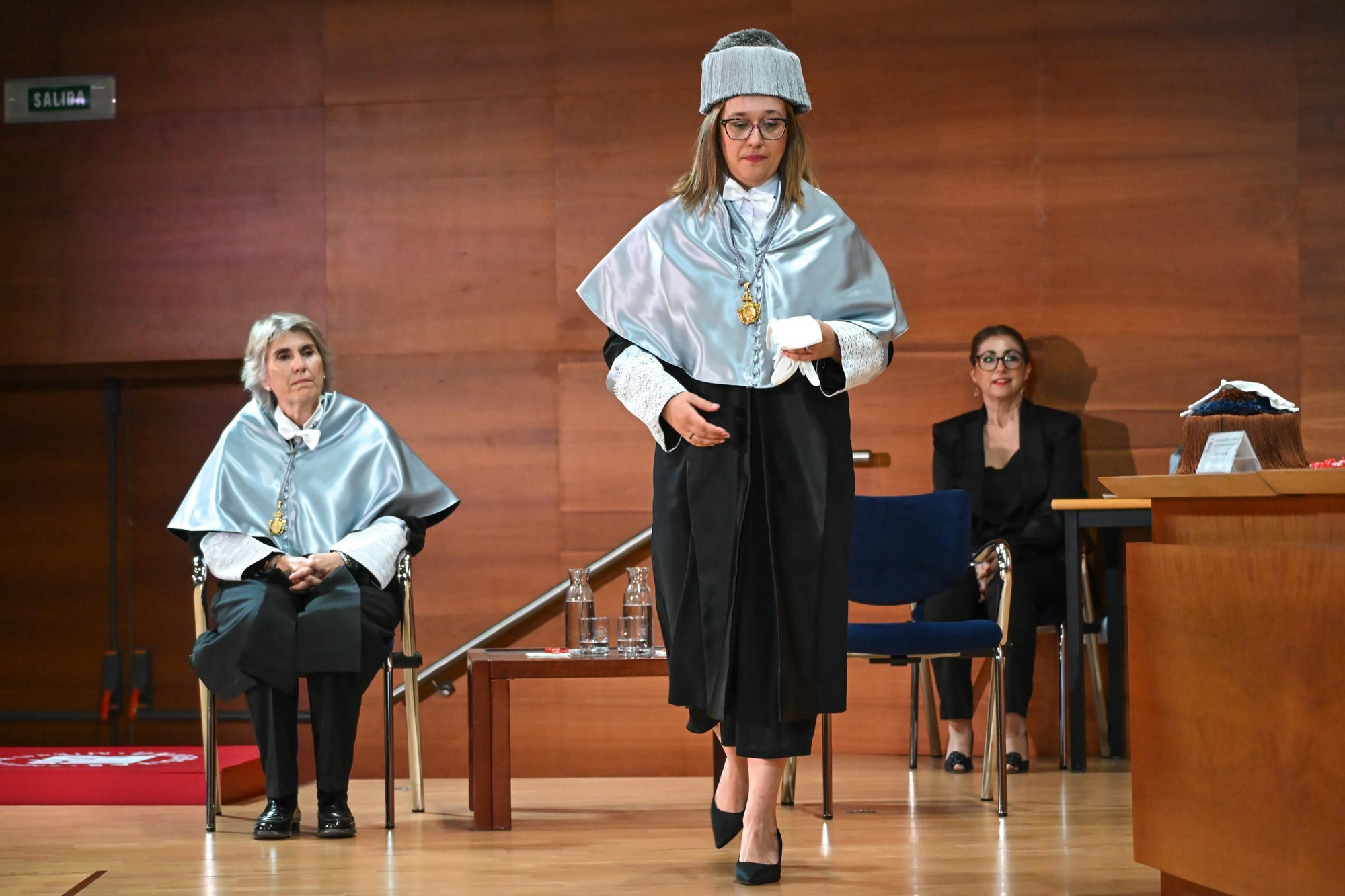 Así ha sido el acrto de investidura como Doctora Honoris Causa por la UMH de Elche de la periodista Paloma del Rio