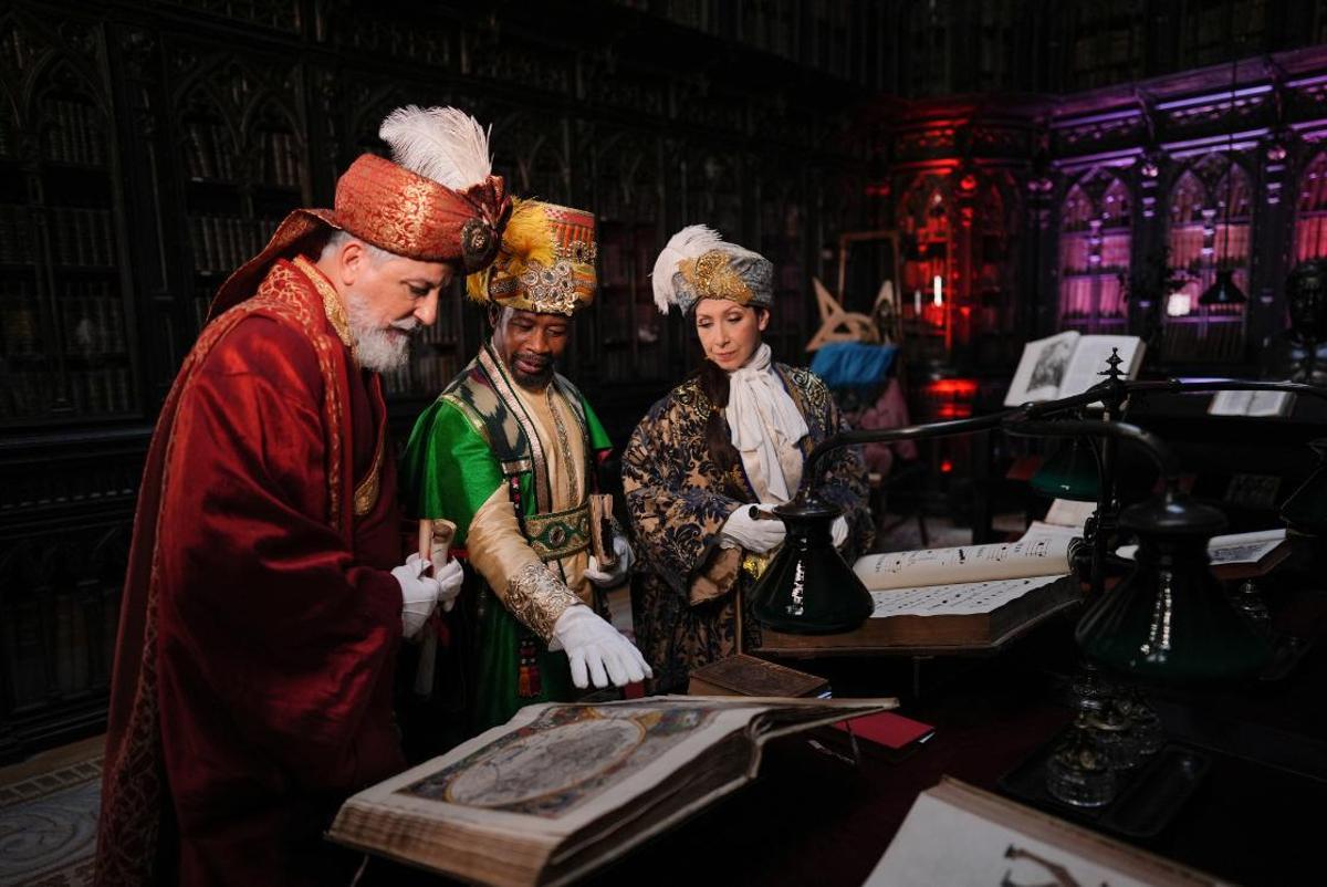Los emisarios de los Reyes Magos durante la presentación de la cabalgata de Madrid.