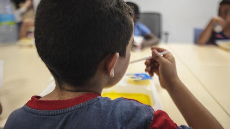 Hoteleros y Mercalicante dan el desayuno a mil niños al día