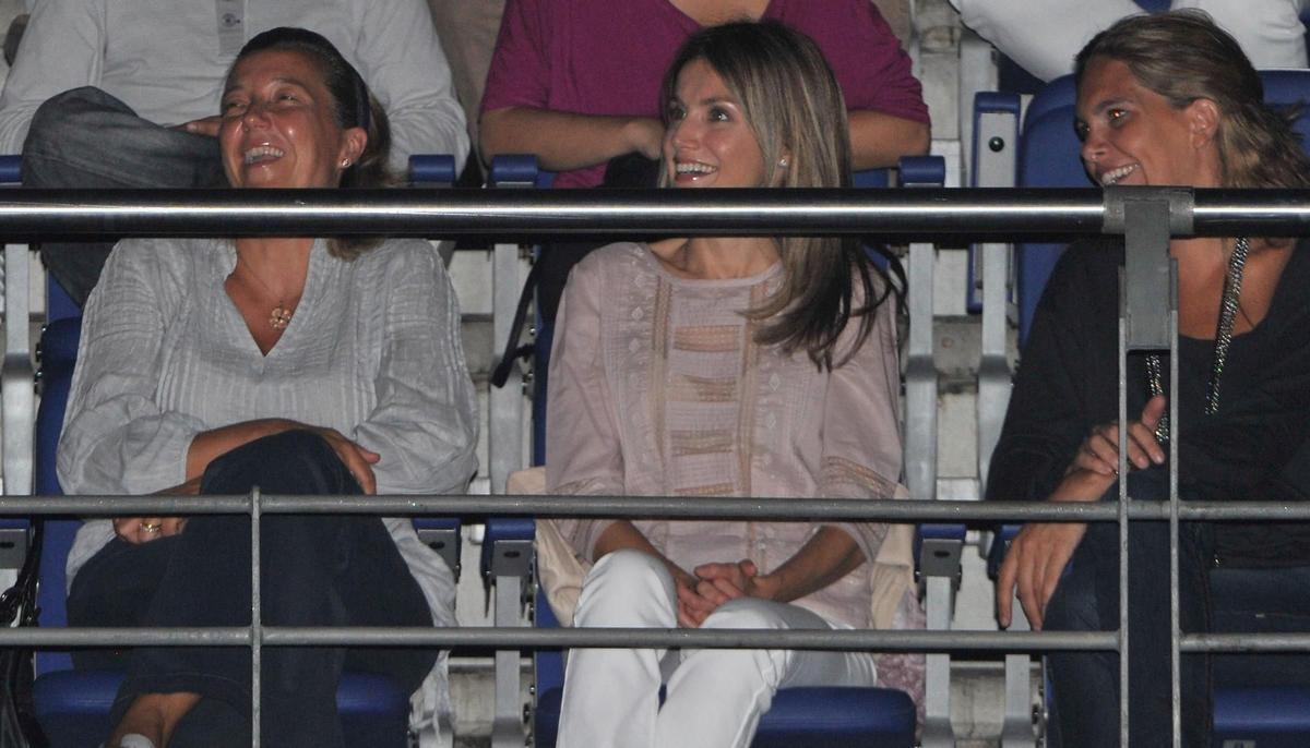 Doña Letizia Ortiz entre el público en un concierto de Alejandro Sanz en el Palacio de los Deportes de Madrid en 2010