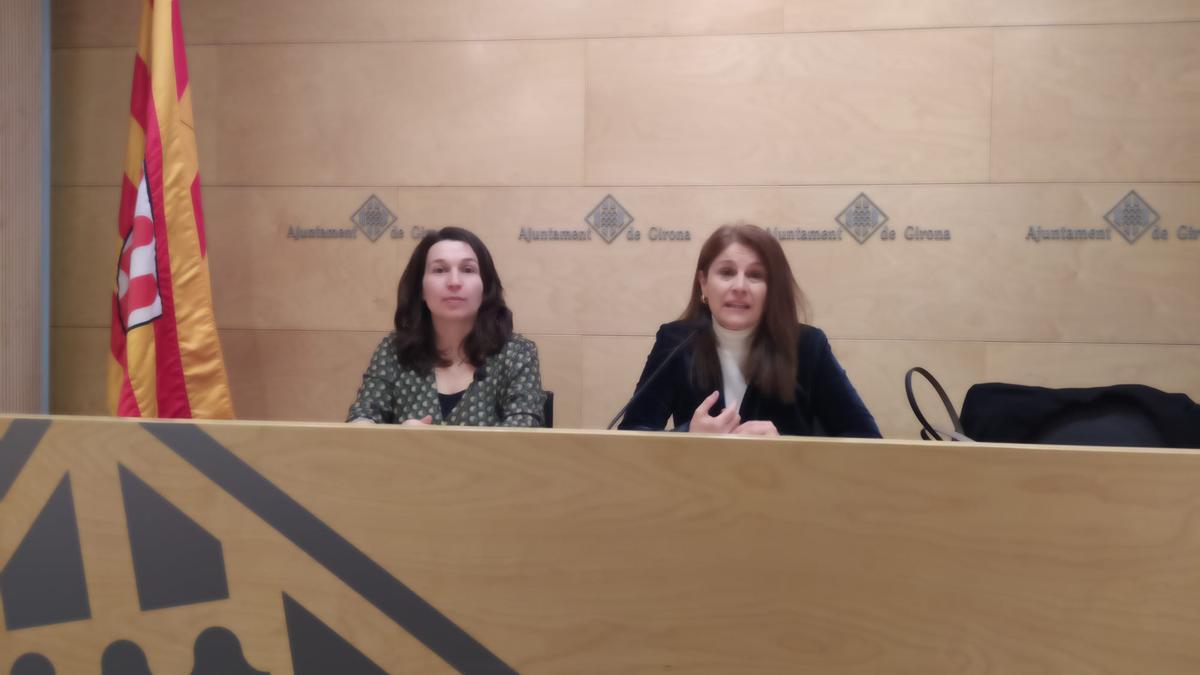 Les regidores socialistes Bea Esporrín i Cristina Cots, aquest matí.