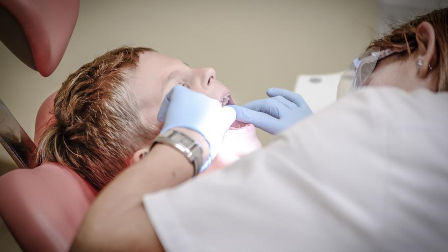 El Botànic acuerda avanzar en la salud bucodental gratuita para todos los valencianos