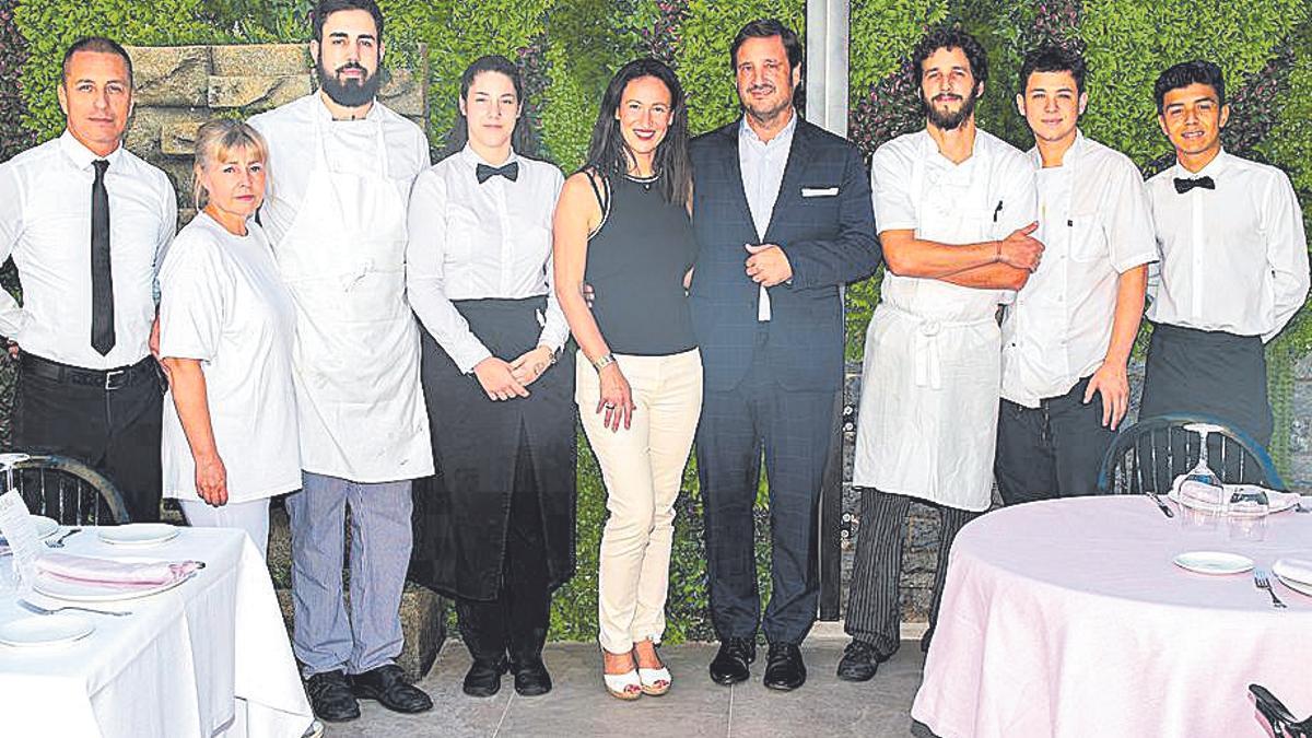 El equipo de El Chalet, con sus nuevos propietarios