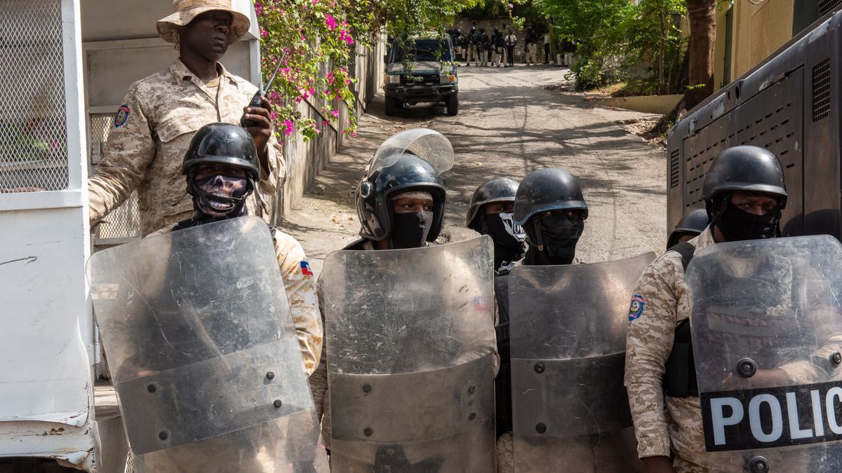 Policías en Haití.
