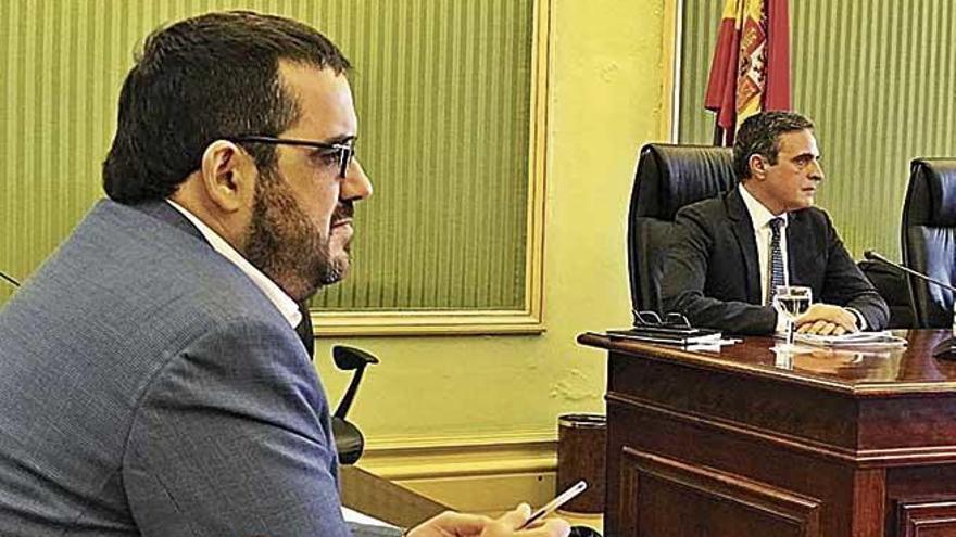 Vicenç Vidal y Marí Bosó en la comparecencia en el Parlament.