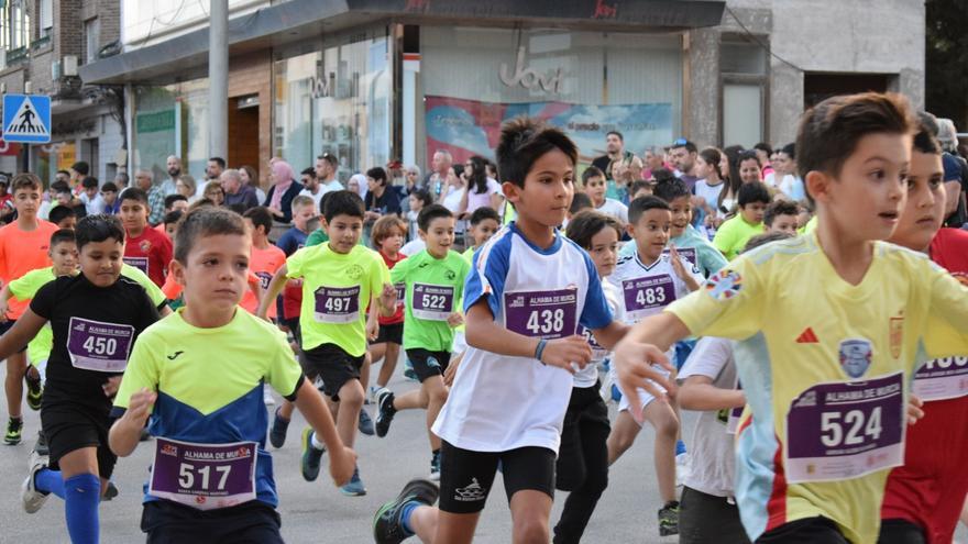 Irene Bernal y Adrián Fernández  ganan la Milla Feria de Alhama