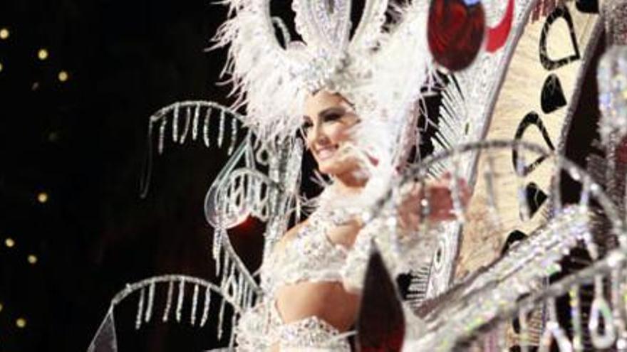 Giovanna Lee, Reina del Carnaval 2013