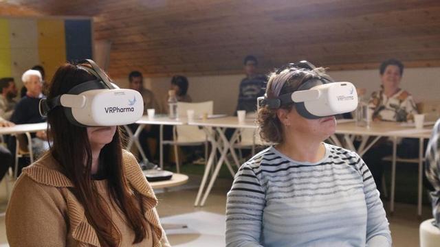 Participantes en los talleres de realidad virtual en el Hub de Innovación Tecnológico de La Aldehuela.