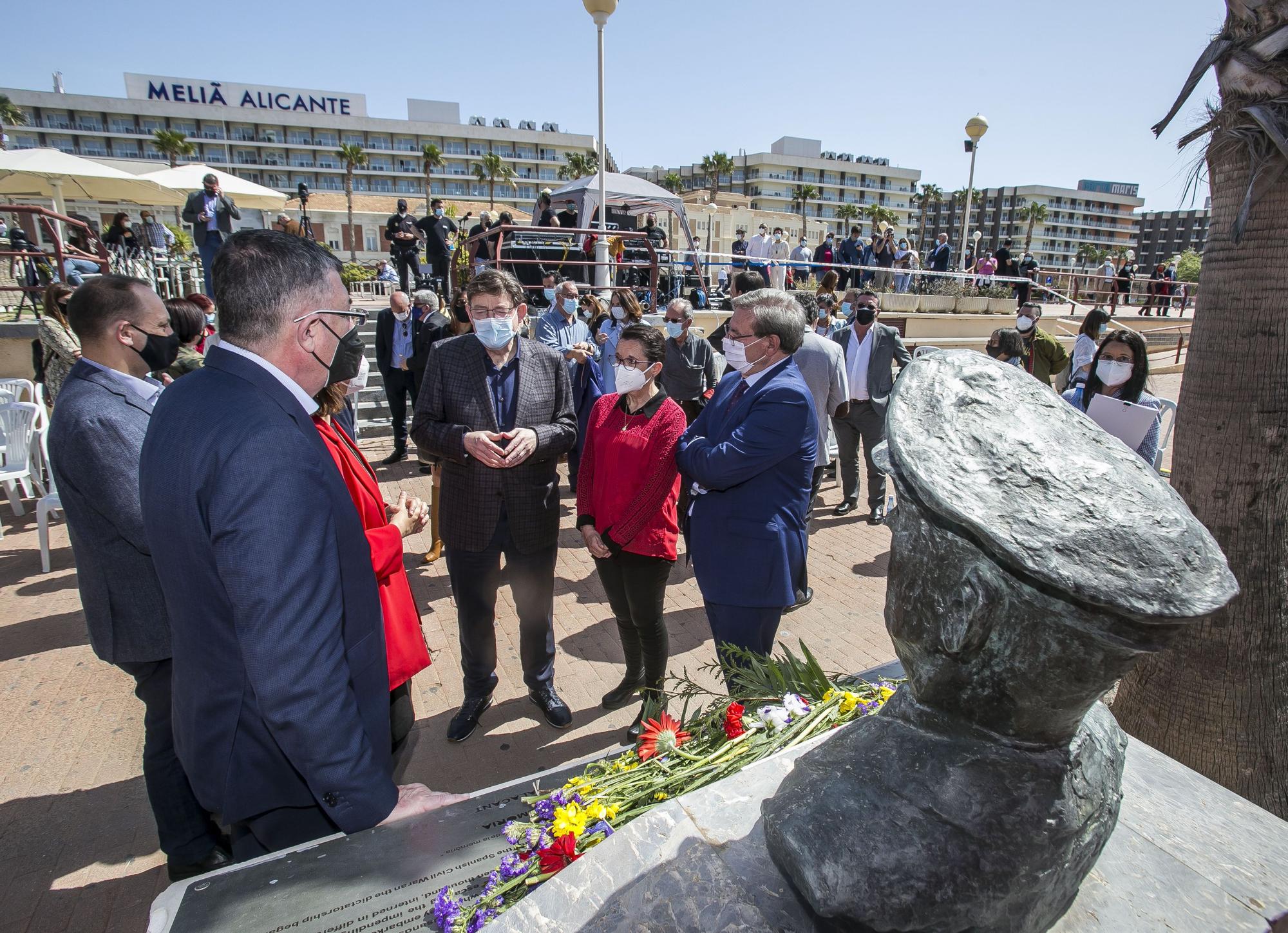 Homenaje a las víctimas de la Guerra Civil en el puerto de Alicante