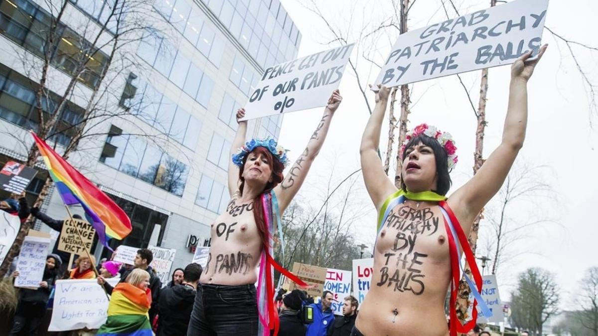 Feministas de Femen contra Pence en Bruselas