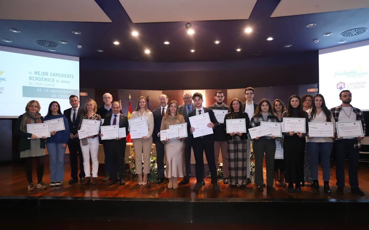 VI Premios de la Fundación Caja Rural del Sur a los mejores expedientes de Grado de la UCO, en imágenes