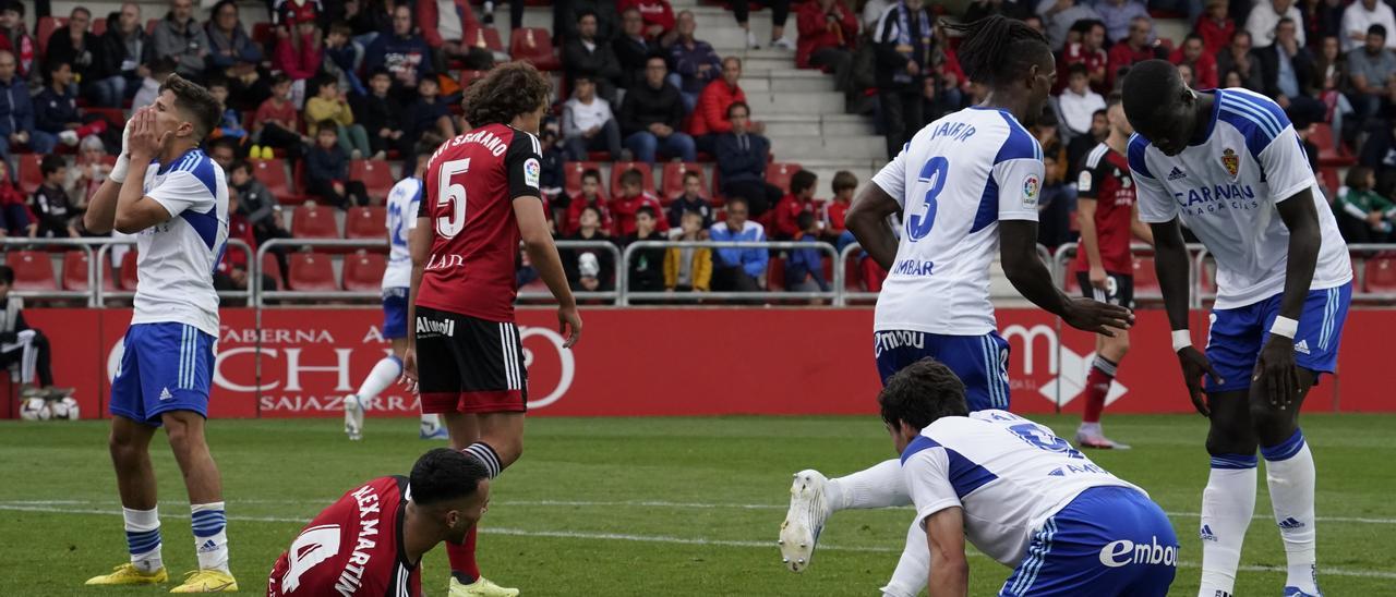 Giuliano, Jair, Azón y Gueye muestran su desolación tras una de las últimas jugadas del partido.