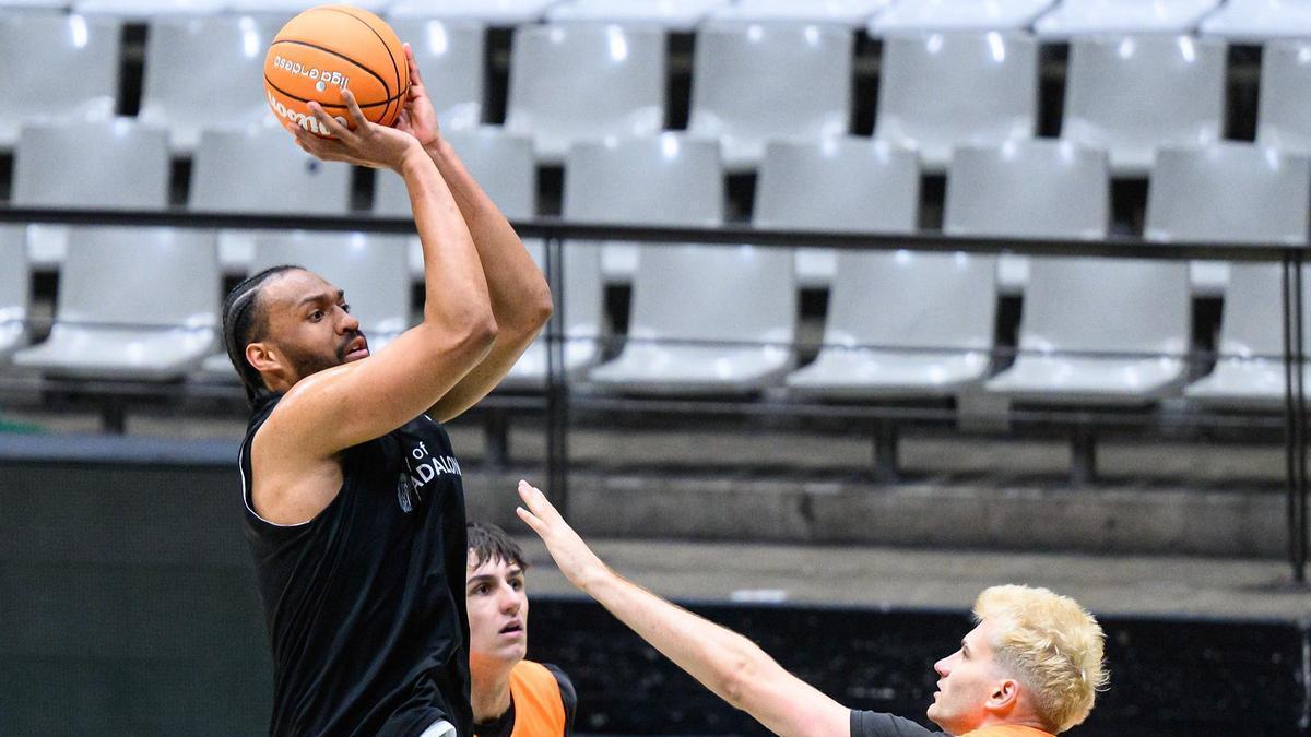Jabari Ali Parker llega a la Penya y despierta la ilusión del público