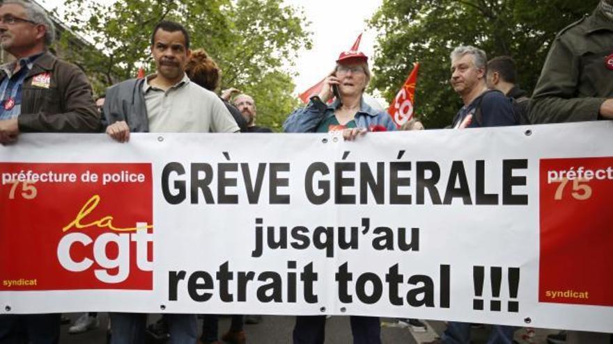 Francia se convierte en un polvorín contra la reforma laboral