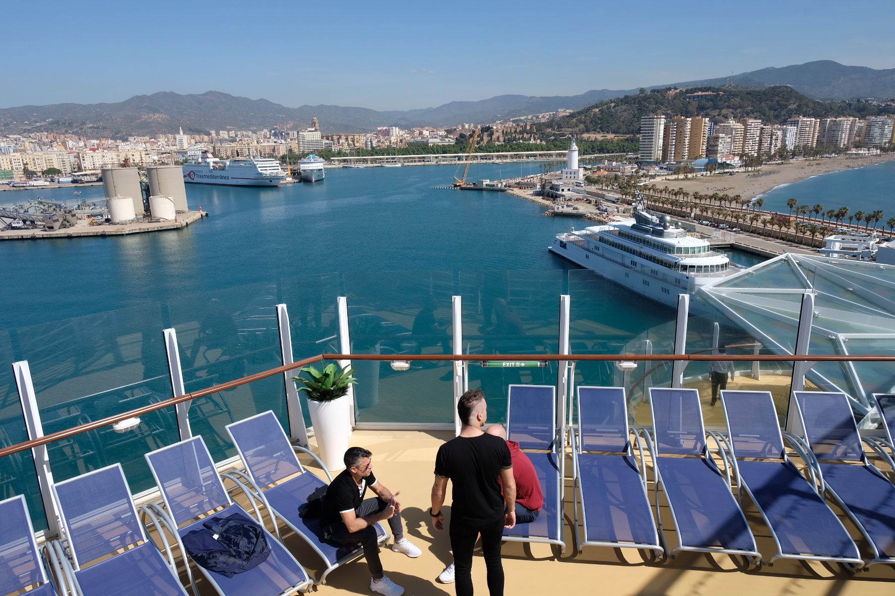 El 'Wonder of the seas', el crucero más grande del mundo, en el puerto de Málaga