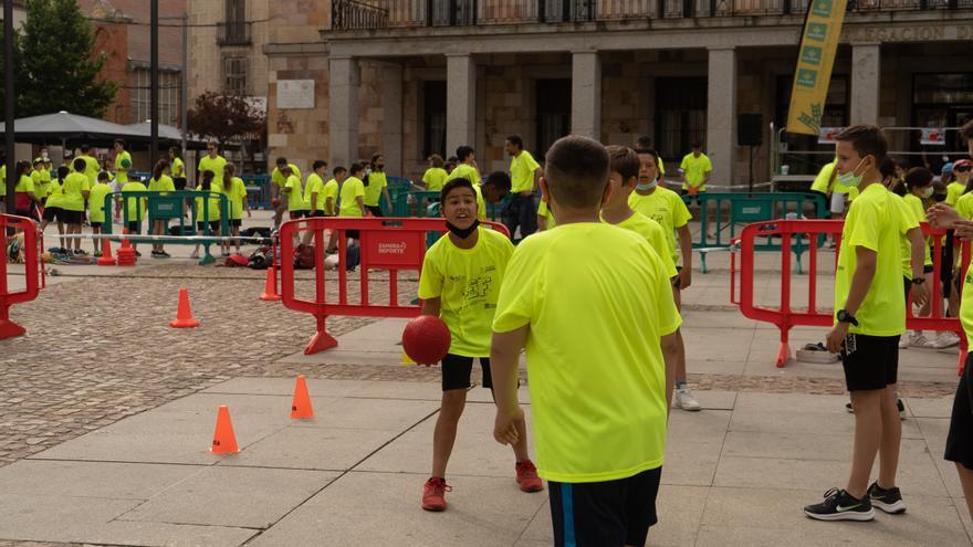 El Día de la Educación Física en la Calle atrae a cerca de mil alumnos en Zamora