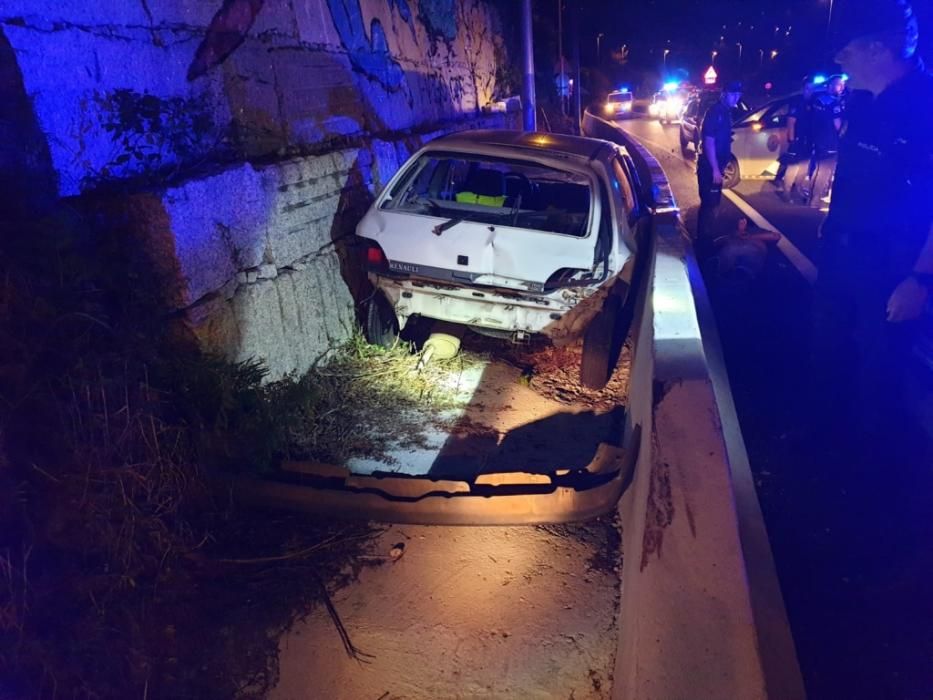Un ‘kamikaze’ en Vigo se estrella contra un coche de la Guardia Civil tras huir 14 km de la Policía