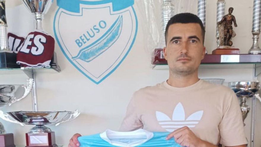 Juan Amoedo, ayer con la camiseta del Beluso.
