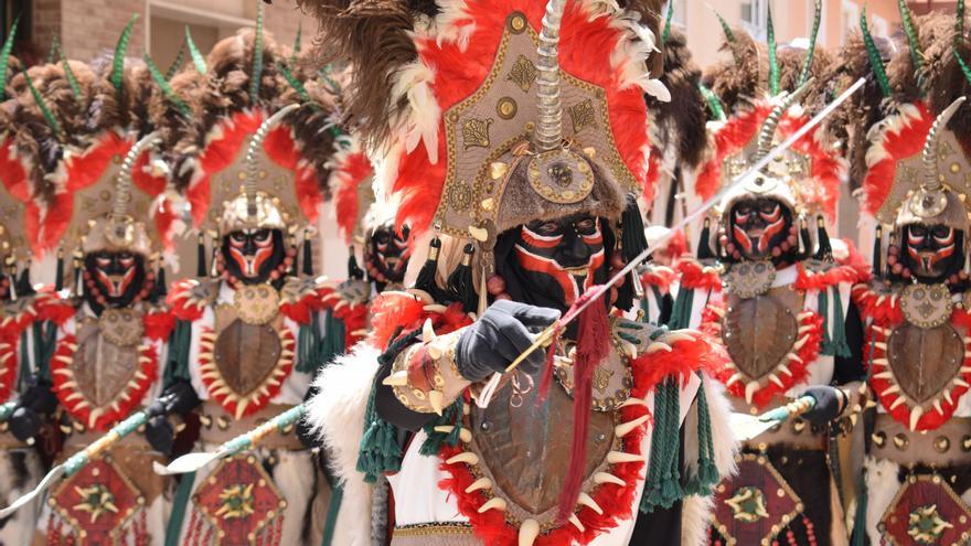 Petrer despliega su alma festera con los Moros y Cristianos