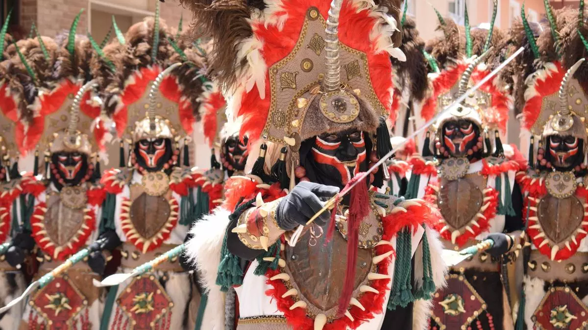 Petrer despliega su alma festera con los Moros y Cristianos