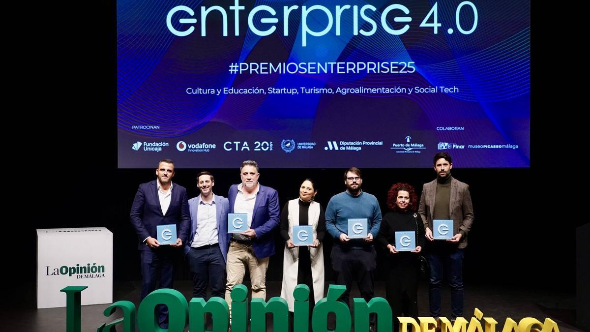 Foto de familia con los seis ganadores de la decimoquinta edición de los Premios Enterprise 4.0 organizados por La Opinión de Málaga