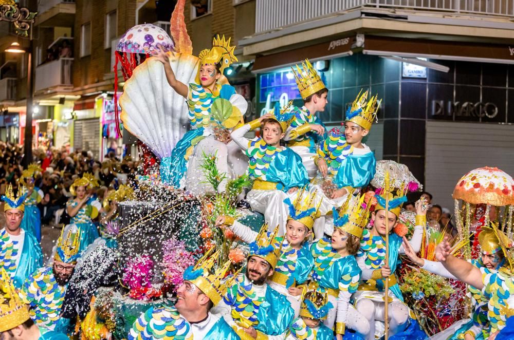 Desfile de carrozas de las fiestas de Benidorm