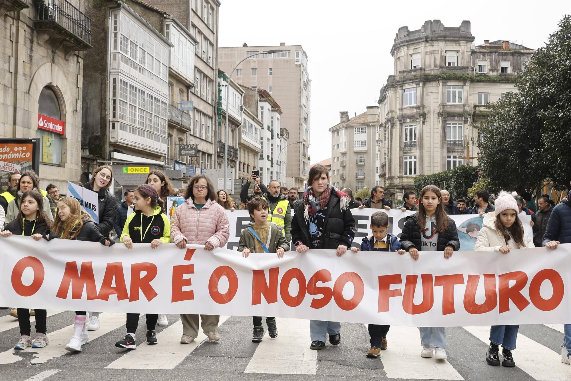 Así se ha desarrollado la manifestación por la crisis de los pélets en Santiago