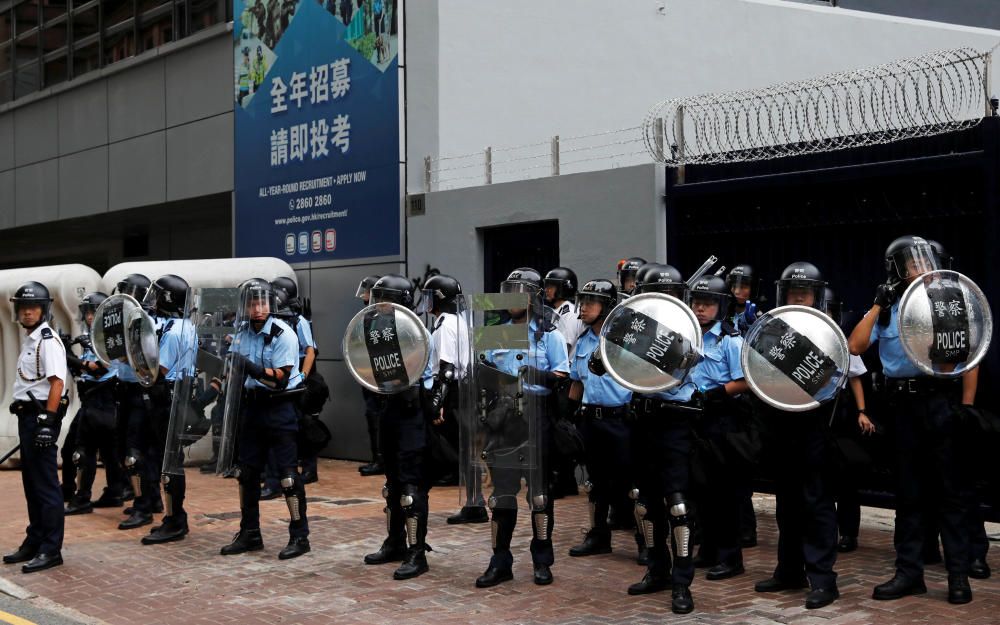 Miles de hongkoneses protestan contra el Gobierno.