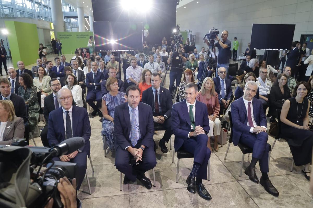 Visita de Pedro Sánchez al aeropuerto de Alicante-Elche para anunciar la inversión en aeropuertos Visita de Pedro Sánchez al aeropuerto de Alicante-Elche para anunciar la inversión en aeropuertos