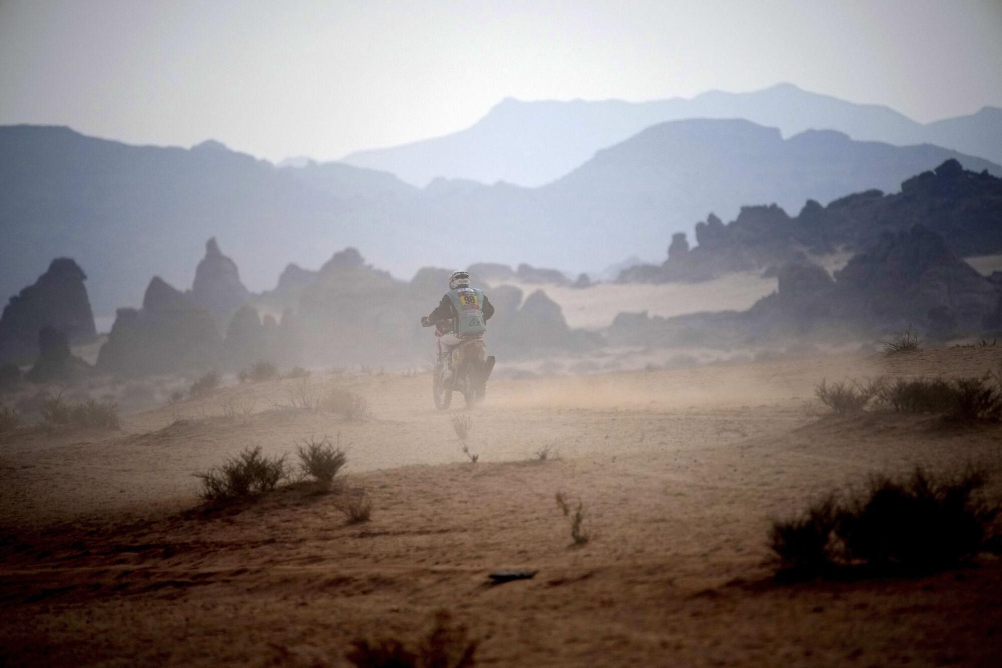 Rider Mason Klein competes during the fifth stage of the Dakar Rally between Alula and Hail, Saudi Arabia, Thursday, Jan. 9, 2025. (AP Photo/Christophe Ena). EDITORIAL USE ONLY / ONLY ITALY AND SPAIN