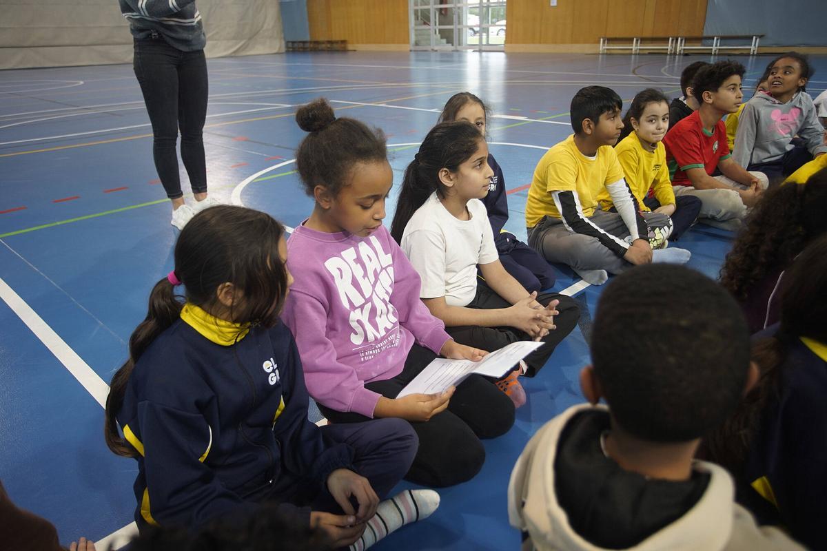 Girona pavello santa eugènia alumnes Escola Santa Eugènia de Girona trobada amb jugadors del Bàsquet Girona