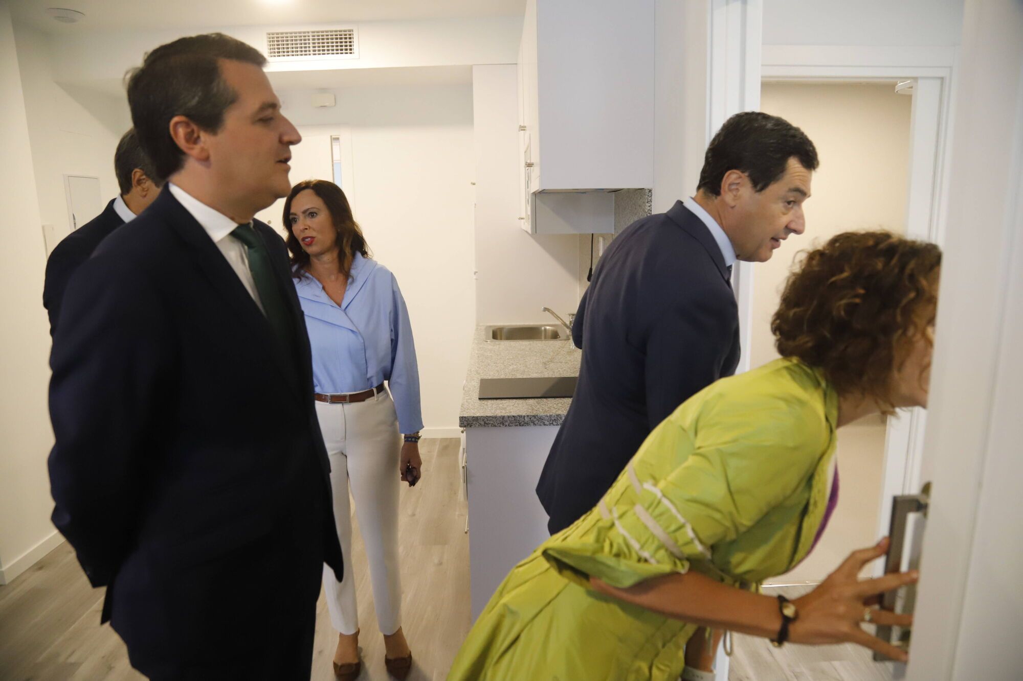 A.J.González Córdoba El presidente de la Junta de Andalucía, Juanma Moreno, preside en Córdoba el acto de entrega de llaves de la segunda fase de los alojamientos Sama Naharro*. Está *prevista también la asistencia de la vicepresidenta del Gobierno, María Jesús Montero*