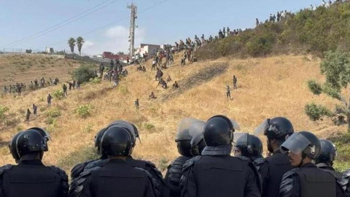 Militars desplaçats a la frontera de Ceuta