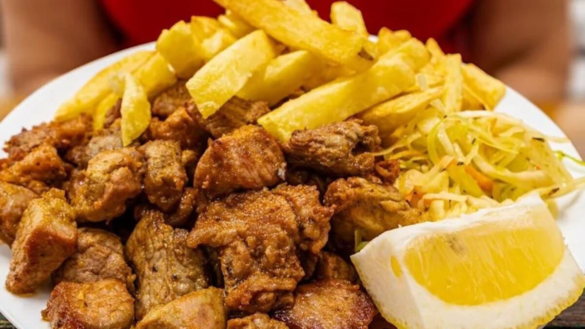 El bochinche ofrece platos de la gatsronomía canaria