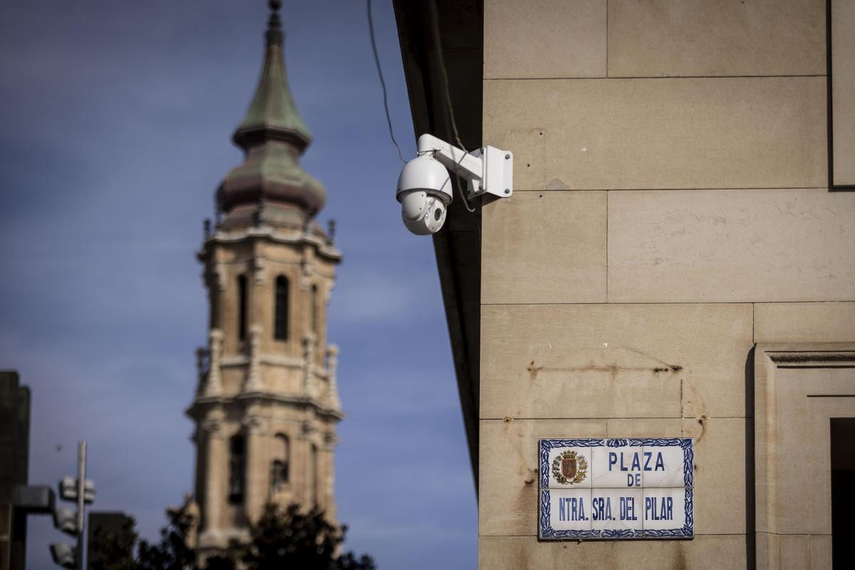 Cámaras en la plaza del Pilar de Zaragoza.