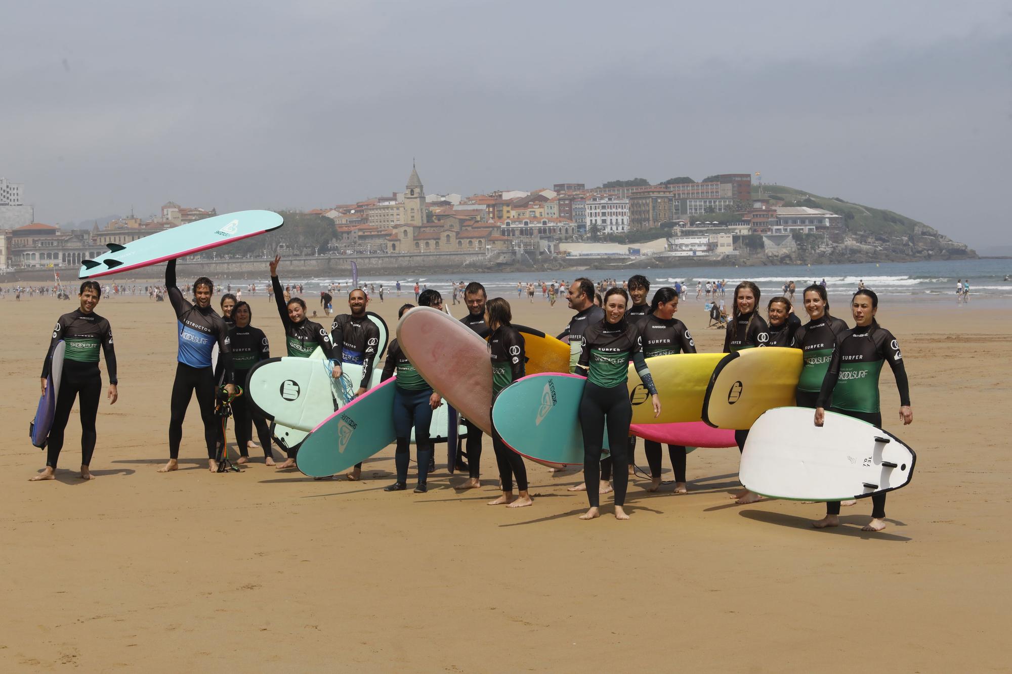 Surfistas en San Lorenzo