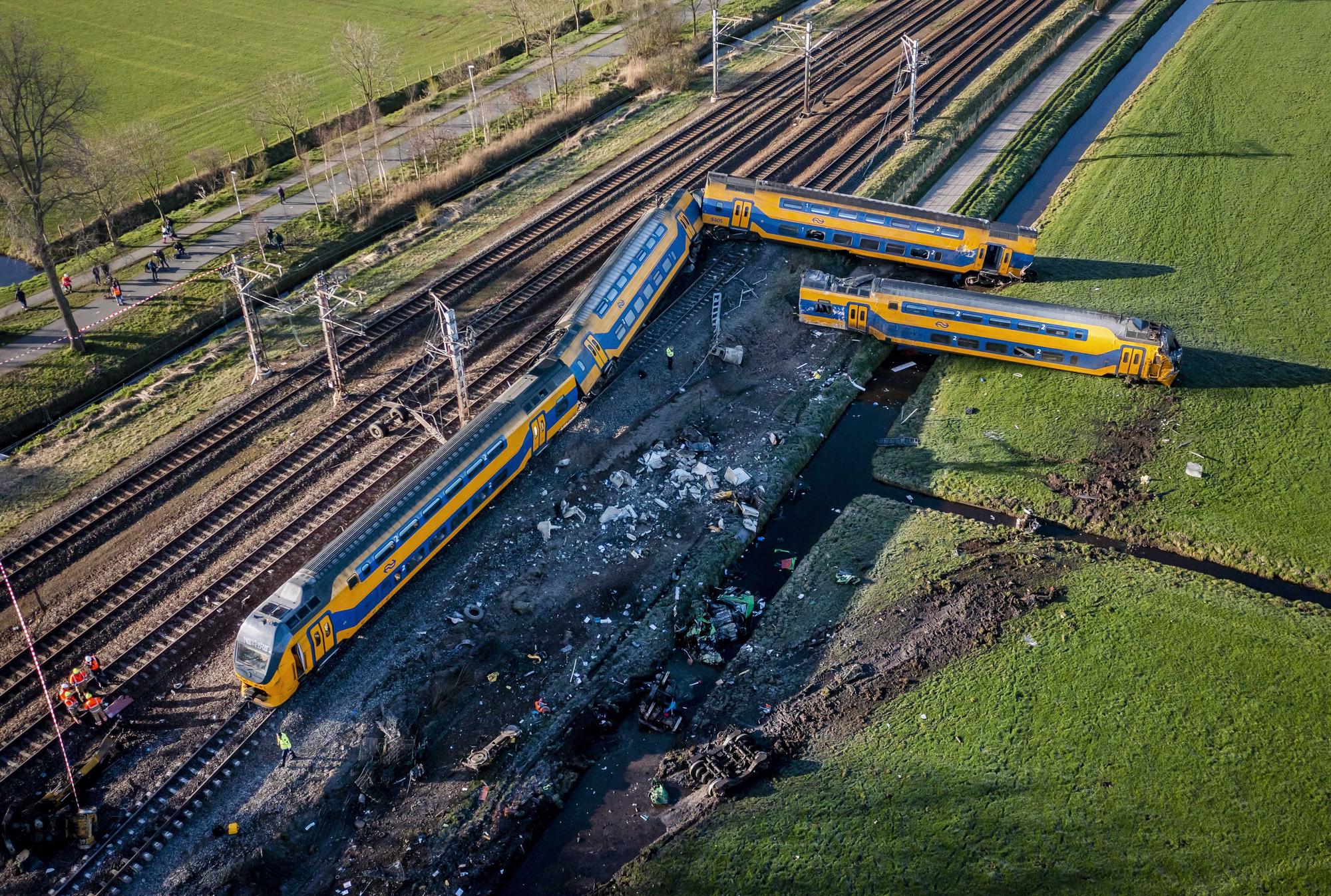 El descarrilament d'un tren a Països Baixos, en imatges