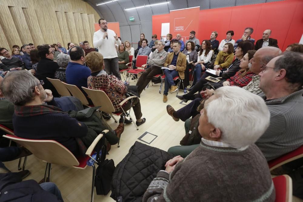 Asamblea abierta del PSOE en Oviedo