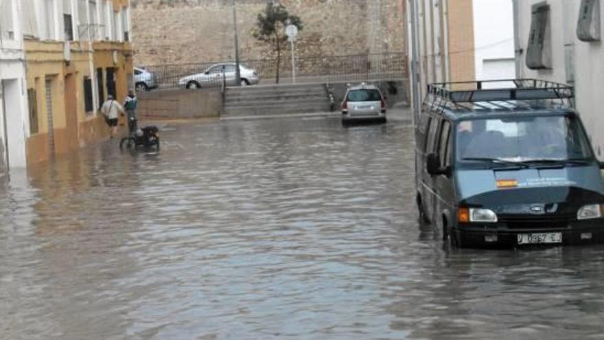 La tormenta engulle playas de norte a sur, tira parte de una cúpula y cierra 7 colegios