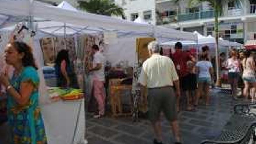 Primer día del nuevo mercadillo urbano.