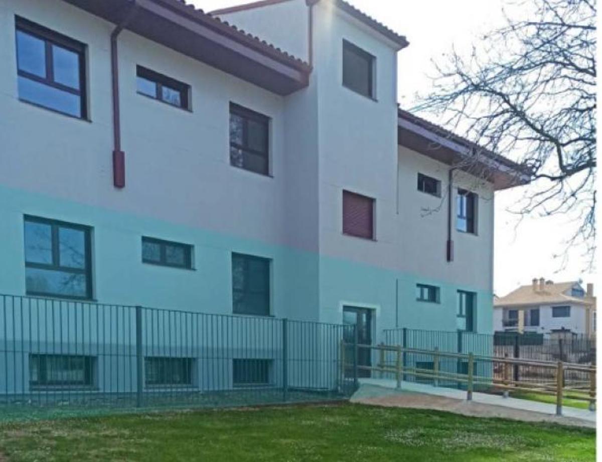 El centro de salud se ubicará en la zona marcada de azul del actual edificio de la residencia.