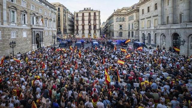 Banderes d’Espanya a la manifestació de Cibeles | ALBA VIGARAY