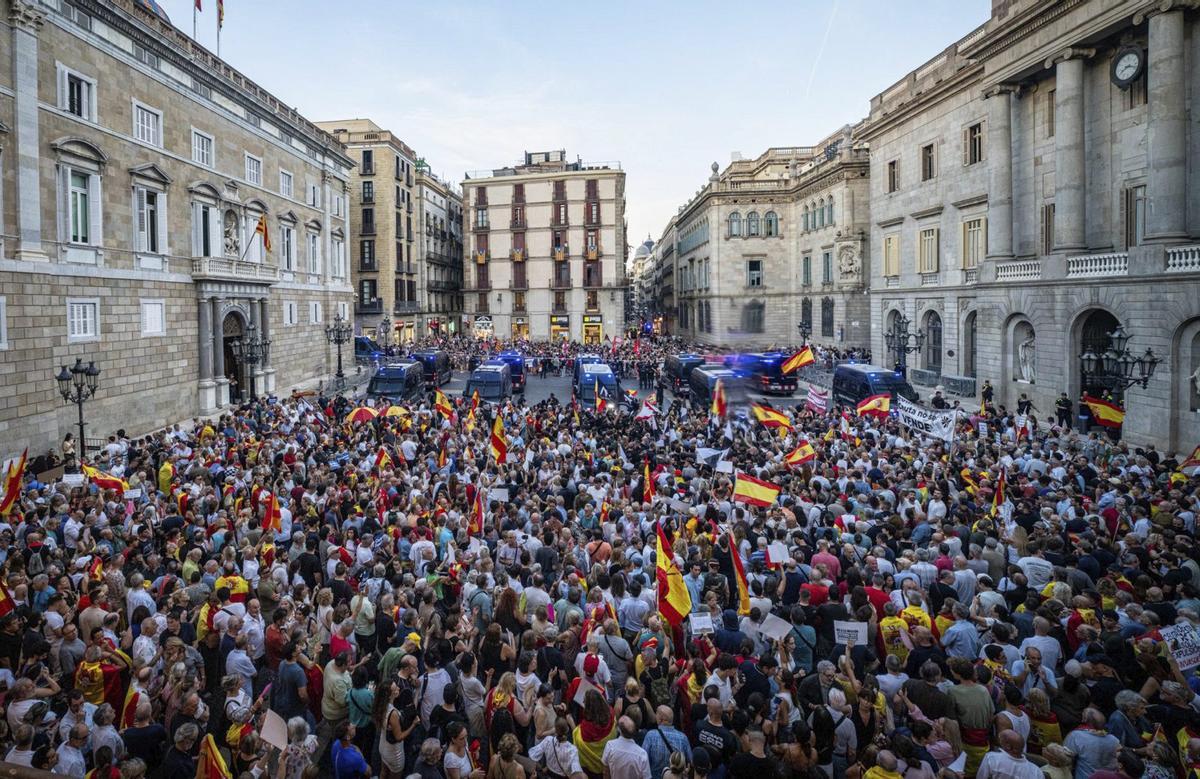 Milers de persones surten al carrer per Ceuta i contra el Govern