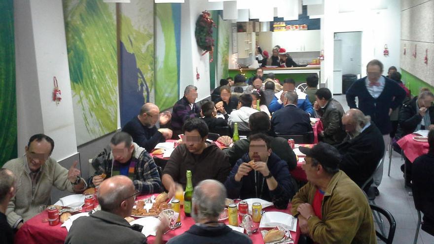 Los comensales, disfrutaron de la cena de Nochebuena en las instalaciones del local de A las Cinco.