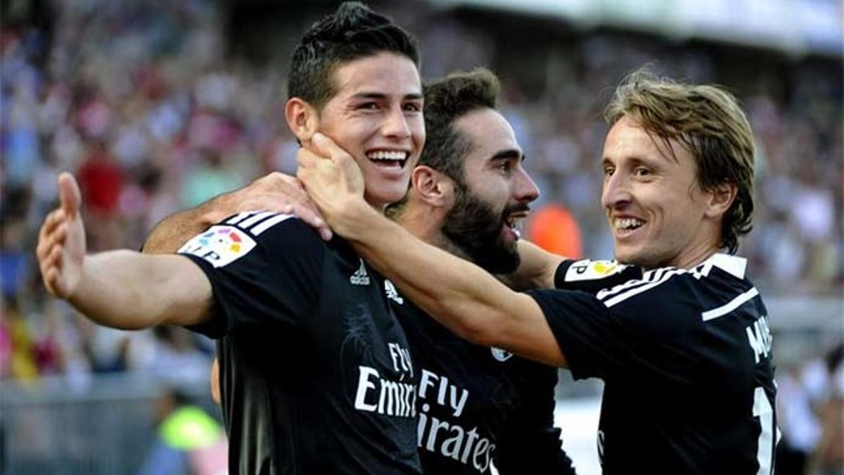 Carvajal celebra el gol de James momentos antes de su lesión