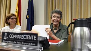 GRAF1698. MADRID , 25/09/2018.- La administradora provisional única de la corporación RTVE, Rosa María Mateo (d),junto a Alicia Piquer Sancho (i), secretaria primera de la Comisión Mixta Control Parlamento de la Corporación RTVE, durante su comparecencia en la Comisión antes mencionada. EFE/ Victor Lerena