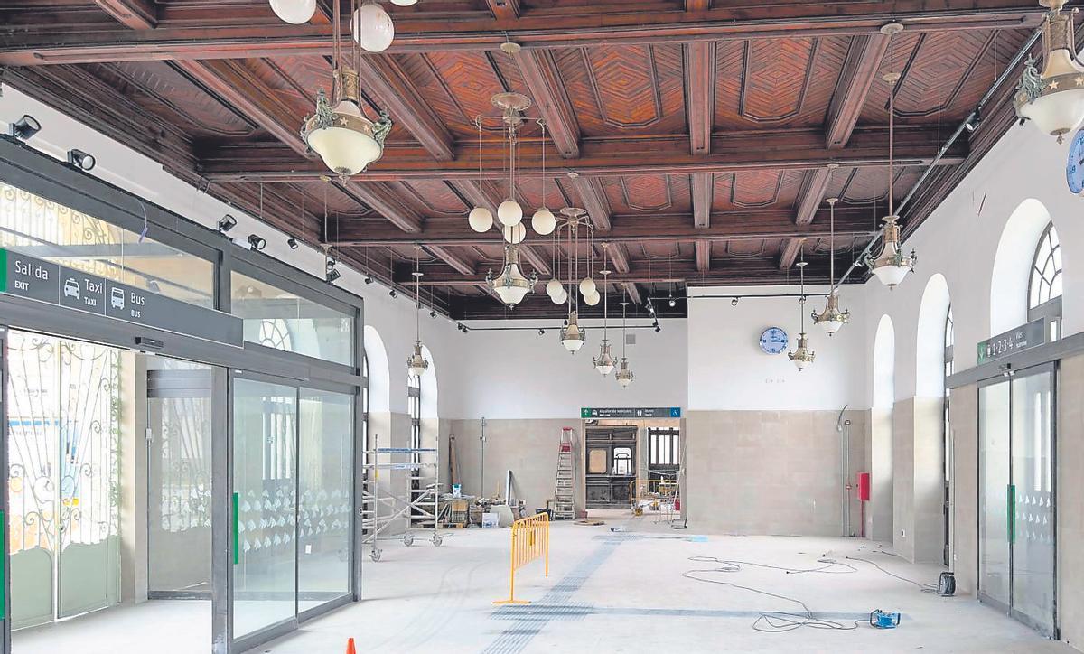 Vestíbulo de la estación de tren de Cartagena reformado durante las obras de rehabilitación.